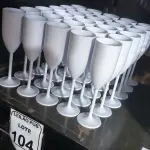 LOTE 104 - 30 TACAS EM PLÁSTICO PARA CHAMPANHEIRA COR BRANCA. (NO ESTADO) ATENÇÃO! FAZER A VISITAÇÃO ANTES DE ARREMATAR, NÃO SABEMOS SE FUNCIONA. LEILÃO NÃO TEM GARANTIA E NEM DEVOLUÇÃO, SUJEITO A POSSÍVEIS AVARIAS VISÍVEIS/OCULTAS E/OU AUSÊNCIA DE COMPONENTES