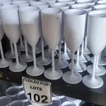 LOTE 102 - 30 TACAS EM PLÁSTICO PARA CHAMPANHEIRA COR BRANCA. (NO ESTADO) ATENÇÃO! FAZER A VISITAÇÃO ANTES DE ARREMATAR, NÃO SABEMOS SE FUNCIONA. LEILÃO NÃO TEM GARANTIA E NEM DEVOLUÇÃO, SUJEITO A POSSÍVEIS AVARIAS VISÍVEIS/OCULTAS E/OU AUSÊNCIA DE COMPONENTES.