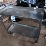 LOTE 141 - 01 CARRINHO EM INOX. (NO ESTADO) ATENÇÃO! FAZER A VISITAÇÃO ANTES DE ARREMATAR, NÃO SABEMOS SE FUNCIONA. LEILÃO NÃO TEM GARANTIA E NEM DEVOLUÇÃO, SUJEITO A POSSÍVEIS AVARIAS VISÍVEIS/OCULTAS E/OU AUSÊNCIA DE COMPONENTES.