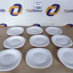 LOTE 165 - 17 PRATOS EM PORCELANA (NO ESTADO) ATENÇÃO! FAZER A VISITAÇÃO ANTES DE ARREMATAR, NÃO SABEMOS SE FUNCIONA. LEILÃO NÃO TEM GARANTIA E NEM DEVOLUÇÃO, SUJEITO A POSSÍVEIS AVARIAS VISÍVEIS/OCULTAS E/OU AUSÊNCIA DE COMPONENTES.