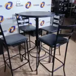 LOTE 110 - 01 MESA BISTRÔ COM 04 BANQUETAS ALTA. (NO ESTADO) ATENÇÃO! FAZER A VISITAÇÃO ANTES DE ARREMATAR, NÃO SABEMOS SE FUNCIONA. LEILÃO NÃO TEM GARANTIA E NEM DEVOLUÇÃO, SUJEITO A POSSÍVEIS AVARIAS VISÍVEIS/OCULTAS E/OU AUSÊNCIA DE COMPONENTES. 