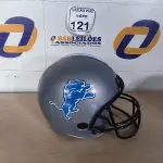 LOTE 121 - 01 CAPACETE DE FUTEBOL AMERICANO PARA DECORAÇÃO. (NO ESTADO) ATENÇÃO! FAZER A VISITAÇÃO ANTES DE ARREMATAR, NÃO SABEMOS SE FUNCIONA. LEILÃO NÃO TEM GARANTIA E NEM DEVOLUÇÃO, SUJEITO A POSSÍVEIS AVARIAS VISÍVEIS/OCULTAS E/OU AUSÊNCIA DE COMPONENTES.