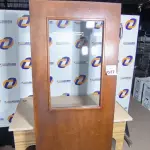 LOTE 077 - 01 PORTA EM MADEIRA PARA COZINHA DE RESTAURANTE MEDINDO 0,80CM X 2,10CM. (NO ESTADO) ATENÇÃO! FAZER A VISITAÇÃO ANTES DE ARREMATAR, NÃO SABEMOS SE FUNCIONA. LEILÃO NÃO TEM GARANTIA E NEM DEVOLUÇÃO, SUJEITO A POSSÍVEIS AVARIAS VISÍVEIS/OCULTAS E/OU AUSÊNCIA DE COMPONENTES.