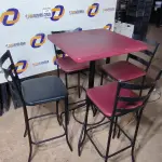 LOTE 200 - 01 MESA BISTRÔ QUADRADA COM 04 BANQUETAS ALTAS E 04 CADEIRAS NA COR VERMELHA. (NO ESTADO) ATENÇÃO! FAZER A VISITAÇÃO ANTES DE ARREMATAR, NÃO SABEMOS SE FUNCIONA. LEILÃO NÃO TEM GARANTIA E NEM DEVOLUÇÃO, SUJEITO A POSSÍVEIS AVARIAS VISÍVEIS/OCULTAS E/OU AUSÊNCIA DE COMPONENTES.