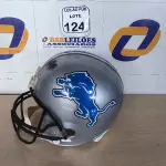 LOTE 124 - 01 CAPACETE DE FUTEBOL AMERICANO PARA DECORAÇÃO. (NO ESTADO) ATENÇÃO! FAZER A VISITAÇÃO ANTES DE ARREMATAR, NÃO SABEMOS SE FUNCIONA. LEILÃO NÃO TEM GARANTIA E NEM DEVOLUÇÃO, SUJEITO A POSSÍVEIS AVARIAS VISÍVEIS/OCULTAS E/OU AUSÊNCIA DE COMPONENTES.