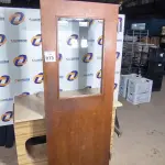 LOTE 073 - 01 PORTA EM MADEIRA PARA COZINHA DE RESTAURANTE MEDINDO 0,80CM X 2,10CM. (NO ESTADO) ATENÇÃO! FAZER A VISITAÇÃO ANTES DE ARREMATAR, NÃO SABEMOS SE FUNCIONA. LEILÃO NÃO TEM GARANTIA E NEM DEVOLUÇÃO, SUJEITO A POSSÍVEIS AVARIAS VISÍVEIS/OCULTAS E/OU AUSÊNCIA DE COMPONENTES.