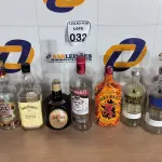 LOTE 032 - 12 GARRAFAS DIVERSAS PARA ENFEITE. (NO ESTADO) ATENÇÃO! FAZER A VISITAÇÃO ANTES DE ARREMATAR, NÃO SABEMOS SE FUNCIONA. LEILÃO NÃO TEM GARANTIA E NEM DEVOLUÇÃO, SUJEITO A POSSÍVEIS AVARIAS VISÍVEIS/OCULTAS E/OU AUSÊNCIA DE COMPONENTES.