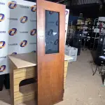 LOTE 078 - 01 PORTA EM MADEIRA PARA COZINHA DE RESTAURANTE 2,10CM X 0,64CM. (NO ESTADO) ATENÇÃO! FAZER A VISITAÇÃO ANTES DE ARREMATAR, NÃO SABEMOS SE FUNCIONA. LEILÃO NÃO TEM GARANTIA E NEM DEVOLUÇÃO, SUJEITO A POSSÍVEIS AVARIAS VISÍVEIS/OCULTAS E/OU AUSÊNCIA DE COMPONENTES.