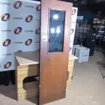 LOTE 082 - 01 PORTA EM MADEIRA PARA COZINHA DE RESTAURANTE 2,10CM X 0,64CM. (NO ESTADO) ATENÇÃO! FAZER A VISITAÇÃO ANTES DE ARREMATAR, NÃO SABEMOS SE FUNCIONA. LEILÃO NÃO TEM GARANTIA E NEM DEVOLUÇÃO, SUJEITO A POSSÍVEIS AVARIAS VISÍVEIS/OCULTAS E/OU AUSÊNCIA DE COMPONENTES.
