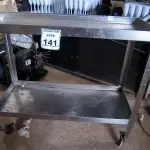 LOTE 141 - 01 CARRINHO EM INOX. (NO ESTADO) ATENÇÃO! FAZER A VISITAÇÃO ANTES DE ARREMATAR, NÃO SABEMOS SE FUNCIONA. LEILÃO NÃO TEM GARANTIA E NEM DEVOLUÇÃO, SUJEITO A POSSÍVEIS AVARIAS VISÍVEIS/OCULTAS E/OU AUSÊNCIA DE COMPONENTES.
