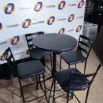 LOTE 060 - 01 MESA BISTRÔ COM 04 BANQUETAS ALTAS. (NO ESTADO) ATENÇÃO! FAZER A VISITAÇÃO ANTES DE ARREMATAR, NÃO SABEMOS SE FUNCIONA. LEILÃO NÃO TEM GARANTIA E NEM DEVOLUÇÃO, SUJEITO A POSSÍVEIS AVARIAS VISÍVEIS/OCULTAS E/OU AUSÊNCIA DE COMPONENTES.