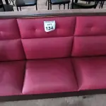 LOTE 134 - 01 SOFÁ PARA LANCHONETE 03 LUGARES. (NO ESTADO) ATENÇÃO! FAZER A VISITAÇÃO ANTES DE ARREMATAR, NÃO SABEMOS SE FUNCIONA. LEILÃO NÃO TEM GARANTIA E NEM DEVOLUÇÃO, SUJEITO A POSSÍVEIS AVARIAS VISÍVEIS/OCULTAS E/OU AUSÊNCIA DE COMPONENTES.