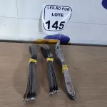 LOTE 145 - 10 GARFOS, 10 COLHERES E 10 FACAS DE MESA. (NO ESTADO) ATENÇÃO! FAZER A VISITAÇÃO ANTES DE ARREMATAR, NÃO SABEMOS SE FUNCIONA. LEILÃO NÃO TEM GARANTIA E NEM DEVOLUÇÃO, SUJEITO A POSSÍVEIS AVARIAS VISÍVEIS/OCULTAS E/OU AUSÊNCIA DE COMPONENTES.