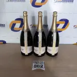 LOTE 062 - 03 GARRAFAS DE CHANDON PARA DECORAÇÃO. (VAZIA) (NO ESTADO) ATENÇÃO! FAZER A VISITAÇÃO ANTES DE ARREMATAR, NÃO SABEMOS SE FUNCIONA. LEILÃO NÃO TEM GARANTIA E NEM DEVOLUÇÃO, SUJEITO A POSSÍVEIS AVARIAS VISÍVEIS/OCULTAS E/OU AUSÊNCIA DE COMPONENTES.
