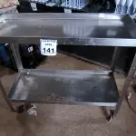 LOTE 141 - 01 CARRINHO EM INOX. (NO ESTADO) ATENÇÃO! FAZER A VISITAÇÃO ANTES DE ARREMATAR, NÃO SABEMOS SE FUNCIONA. LEILÃO NÃO TEM GARANTIA E NEM DEVOLUÇÃO, SUJEITO A POSSÍVEIS AVARIAS VISÍVEIS/OCULTAS E/OU AUSÊNCIA DE COMPONENTES.