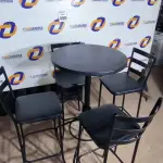 LOTE 050 - 01 MESA BISTRÔ COM 04 BANQUETAS ALTA. (NO ESTADO) ATENÇÃO! FAZER A VISITAÇÃO ANTES DE ARREMATAR, NÃO SABEMOS SE FUNCIONA. LEILÃO NÃO TEM GARANTIA E NEM DEVOLUÇÃO, SUJEITO A POSSÍVEIS AVARIAS VISÍVEIS/OCULTAS E/OU AUSÊNCIA DE COMPONENTES.