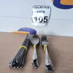LOTE 105 - 10 GARFOS ,07 COLHERES E 10 FACAS DE MESA. (NO ESTADO) ATENÇÃO! FAZER A VISITAÇÃO ANTES DE ARREMATAR, NÃO SABEMOS SE FUNCIONA. LEILÃO NÃO TEM GARANTIA E NEM DEVOLUÇÃO, SUJEITO A POSSÍVEIS AVARIAS VISÍVEIS/OCULTAS E/OU AUSÊNCIA DE COMPONENTES.