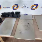 LOTE 059 - 04 TÁBUAS PARA CORTES EM PVC E 03 PORTAS GUARDANAPOS. (NO ESTADO) ATENÇÃO! FAZER A VISITAÇÃO ANTES DE ARREMATAR, NÃO SABEMOS SE FUNCIONA. LEILÃO NÃO TEM GARANTIA E NEM DEVOLUÇÃO, SUJEITO A POSSÍVEIS AVARIAS VISÍVEIS/OCULTAS E/OU AUSÊNCIA DE COMPONENTES.