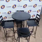 LOTE 110 - 01 MESA BISTRÔ COM 04 BANQUETAS ALTA. (NO ESTADO) ATENÇÃO! FAZER A VISITAÇÃO ANTES DE ARREMATAR, NÃO SABEMOS SE FUNCIONA. LEILÃO NÃO TEM GARANTIA E NEM DEVOLUÇÃO, SUJEITO A POSSÍVEIS AVARIAS VISÍVEIS/OCULTAS E/OU AUSÊNCIA DE COMPONENTES. 