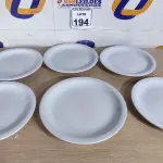 LOTE 194 - 06 PRATOS EM PORCELANA. (NO ESTADO) ATENÇÃO! FAZER A VISITAÇÃO ANTES DE ARREMATAR, NÃO SABEMOS SE FUNCIONA. LEILÃO NÃO TEM GARANTIA E NEM DEVOLUÇÃO, SUJEITO A POSSÍVEIS AVARIAS VISÍVEIS/OCULTAS E/OU AUSÊNCIA DE COMPONENTES.