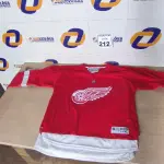 LOTE 212 - 01 CAMISA NHL PARA DECORAÇÃO. (NO ESTADO) ATENÇÃO! FAZER A VISITAÇÃO ANTES DE ARREMATAR, NÃO SABEMOS SE FUNCIONA. LEILÃO NÃO TEM GARANTIA E NEM DEVOLUÇÃO, SUJEITO A POSSÍVEIS AVARIAS VISÍVEIS/OCULTAS E/OU AUSÊNCIA DE COMPONENTES.