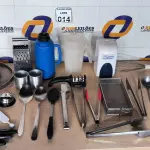 LOTE 014 - 01 CAIXA ORGANIZADORA EM PLÁSTICO C/ DIVERSOS UTENSÍLIOS PARA COZINHA. (NO ESTADO) ATENÇÃO! FAZER A VISITAÇÃO ANTES DE ARREMATAR, NÃO SABEMOS SE FUNCIONA. LEILÃO NÃO TEM GARANTIA E NEM DEVOLUÇÃO, SUJEITO A POSSÍVEIS AVARIAS VISÍVEIS/OCULTAS E/OU AUSÊNCIA DE COMPONENTES.