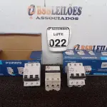 LOTE 022 - 02 CAIXAS DE DISJUNTORES C/09 UNIDADES NO TOTAL, 03 POLOS DIVERSOS MARCA SOPRANO(NOVO). (NO ESTADO) ATENÇÃO! FAZER A VISITAÇÃO ANTES DE ARREMATAR, NÃO SABEMOS SE FUNCIONA. LEILÃO NÃO TEM GARANTIA E NEM DEVOLUÇÃO, SUJEITO A POSSÍVEIS AVARIAS VISÍVEIS/OCULTAS E/OU AUSÊNCIA DE COMPONENTES.