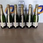 LOTE 054 - 06 GARRAFAS DE CHANDON PARA DECORAÇÃO. (VAZIA) (NO ESTADO) ATENÇÃO! FAZER A VISITAÇÃO ANTES DE ARREMATAR, NÃO SABEMOS SE FUNCIONA. LEILÃO NÃO TEM GARANTIA E NEM DEVOLUÇÃO, SUJEITO A POSSÍVEIS AVARIAS VISÍVEIS/OCULTAS E/OU AUSÊNCIA DE COMPONENTES.