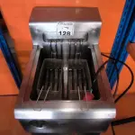 LOTE 128 - 01 FRITADEIRA ELÉTRICA ÁGUA E ÓLEO COM CESTOS. (NO ESTADO) ATENÇÃO! FAZER A VISITAÇÃO ANTES DE ARREMATAR, NÃO SABEMOS SE FUNCIONA. LEILÃO NÃO TEM GARANTIA E NEM DEVOLUÇÃO, SUJEITO A POSSÍVEIS AVARIAS VISÍVEIS/OCULTAS E/OU AUSÊNCIA DE COMPONENTES.