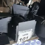 LOTE 101 - 05 CANHÕES REFLETORES. (NO ESTADO) ATENÇÃO! FAZER A VISITAÇÃO ANTES DE ARREMATAR, NÃO SABEMOS SE FUNCIONA. LEILÃO NÃO TEM GARANTIA E NEM DEVOLUÇÃO, SUJEITO A POSSÍVEIS AVARIAS VISÍVEIS/OCULTAS E/OU AUSÊNCIA DE COMPONENTES.