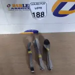 LOTE 188 - 10 GARFOS, 10 COLHERES E 10 FACAS DE MESA. (NO ESTADO) ATENÇÃO! FAZER A VISITAÇÃO ANTES DE ARREMATAR, NÃO SABEMOS SE FUNCIONA. LEILÃO NÃO TEM GARANTIA E NEM DEVOLUÇÃO, SUJEITO A POSSÍVEIS AVARIAS VISÍVEIS/OCULTAS E/OU AUSÊNCIA DE COMPONENTES.