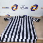 LOTE 211 - 01 CAMISA DE JUIZ PARA DECORAÇÃO. (NO ESTADO) ATENÇÃO! FAZER A VISITAÇÃO ANTES DE ARREMATAR, NÃO SABEMOS SE FUNCIONA. LEILÃO NÃO TEM GARANTIA E NEM DEVOLUÇÃO, SUJEITO A POSSÍVEIS AVARIAS VISÍVEIS/OCULTAS E/OU AUSÊNCIA DE COMPONENTES.