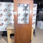 LOTE 073 - 01 PORTA EM MADEIRA PARA COZINHA DE RESTAURANTE MEDINDO 0,80CM X 2,10CM. (NO ESTADO) ATENÇÃO! FAZER A VISITAÇÃO ANTES DE ARREMATAR, NÃO SABEMOS SE FUNCIONA. LEILÃO NÃO TEM GARANTIA E NEM DEVOLUÇÃO, SUJEITO A POSSÍVEIS AVARIAS VISÍVEIS/OCULTAS E/OU AUSÊNCIA DE COMPONENTES.
