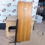 LOTE 177 - 01 MESA SUSPENSA EM MADEIRA PARA LANCHONETE 0,60CM X 1,65CM. (NO ESTADO) ATENÇÃO! FAZER A VISITAÇÃO ANTES DE ARREMATAR, NÃO SABEMOS SE FUNCIONA. LEILÃO NÃO TEM GARANTIA E NEM DEVOLUÇÃO, SUJEITO A POSSÍVEIS AVARIAS VISÍVEIS/OCULTAS E/OU AUSÊNCIA DE COMPONENTES.