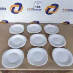 LOTE 165 - 17 PRATOS EM PORCELANA (NO ESTADO) ATENÇÃO! FAZER A VISITAÇÃO ANTES DE ARREMATAR, NÃO SABEMOS SE FUNCIONA. LEILÃO NÃO TEM GARANTIA E NEM DEVOLUÇÃO, SUJEITO A POSSÍVEIS AVARIAS VISÍVEIS/OCULTAS E/OU AUSÊNCIA DE COMPONENTES.