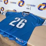 LOTE 209 - 01 CAMISA DO LIONS PARA DECORAÇÃO. (NO ESTADO) ATENÇÃO! FAZER A VISITAÇÃO ANTES DE ARREMATAR, NÃO SABEMOS SE FUNCIONA. LEILÃO NÃO TEM GARANTIA E NEM DEVOLUÇÃO, SUJEITO A POSSÍVEIS AVARIAS VISÍVEIS/OCULTAS E/OU AUSÊNCIA DE COMPONENTES.