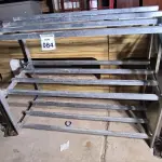 LOTE 084 - 01 ESTANTE EM ALUMÍNIO MEDINDO 0,65CM X 1,035CM E 1,14CM DE ALTURA. (NO ESTADO) ATENÇÃO! FAZER A VISITAÇÃO ANTES DE ARREMATAR, NÃO SABEMOS SE FUNCIONA. LEILÃO NÃO TEM GARANTIA E NEM DEVOLUÇÃO, SUJEITO A POSSÍVEIS AVARIAS VISÍVEIS/OCULTAS E/OU AUSÊNCIA DE COMPONENTES.