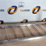LOTE 001 - 01 PRATELEIRA DE PAREDE EM INOX VAZADA MEDINDO 1,00CM X 0,40CM. (NO ESTADO) ATENÇÃO! FAZER A VISITAÇÃO ANTES DE ARREMATAR, NÃO SABEMOS SE FUNCIONA. LEILÃO NÃO TEM GARANTIA E NEM DEVOLUÇÃO, SUJEITO A POSSÍVEIS AVARIAS VISÍVEIS/OCULTAS E/OU AUSÊNCIA DE COMPONENTES.