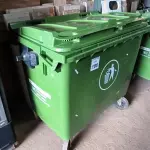 LOTE 186 - 01 LIXEIRA CONTAINER EM PLÁSTICO 660 LITROS. (NO ESTADO) ATENÇÃO! FAZER A VISITAÇÃO ANTES DE ARREMATAR, NÃO SABEMOS SE FUNCIONA. LEILÃO NÃO TEM GARANTIA E NEM DEVOLUÇÃO, SUJEITO A POSSÍVEIS AVARIAS VISÍVEIS/OCULTAS E/OU AUSÊNCIA DE COMPONENTES.