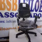LOTE 217 - 01 CADEIRA DE ESCRITÓRIO C/BASE GIRATÓRIA NA COR PRETA. (NO ESTADO) ATENÇÃO! FAZER A VISITAÇÃO ANTES DE ARREMATAR, NÃO SABEMOS SE FUNCIONA. LEILÃO NÃO TEM GARANTIA E NEM DEVOLUÇÃO, SUJEITO A POSSÍVEIS AVARIAS VISÍVEIS/OCULTAS E/OU AUSÊNCIA DE COMPONENTES.