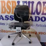 LOTE 304 - 01 CADEIRA GIRATÓRIA NA COR PRETA. (NO ESTADO) ATENÇÃO! FAZER A VISITAÇÃO ANTES DE ARREMATAR, NÃO SABEMOS SE FUNCIONA. LEILÃO NÃO TEM GARANTIA E NEM DEVOLUÇÃO, SUJEITO A POSSÍVEIS AVARIAS VISÍVEIS/OCULTAS E/OU AUSÊNCIA DE COMPONENTES.