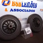 LOTE 351 - 02 PNEUS EM EVA EIXO(NOVO) (NO ESTADO) ATENÇÃO! FAZER A VISITAÇÃO ANTES DE ARREMATAR, NÃO SABEMOS SE FUNCIONA. LEILÃO NÃO TEM GARANTIA E NEM DEVOLUÇÃO, SUJEITO A POSSÍVEIS AVARIAS VISÍVEIS/OCULTAS E/OU AUSÊNCIA DE COMPONENTES.