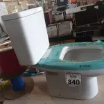LOTE 340 - 01 VASO SANITÁRIO C/CAIXA ACOPLADA MARCA DECA(NOVO). (NO ESTADO) ATENÇÃO! FAZER A VISITAÇÃO ANTES DE ARREMATAR, NÃO SABEMOS SE FUNCIONA. LEILÃO NÃO TEM GARANTIA E NEM DEVOLUÇÃO, SUJEITO A POSSÍVEIS AVARIAS VISÍVEIS/OCULTAS E/OU AUSÊNCIA DE COMPONENTES.