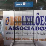 LOTE 209 - 01 EXPOSITOR DE FERRO. (NO ESTADO) ATENÇÃO! FAZER A VISITAÇÃO ANTES DE ARREMATAR, NÃO SABEMOS SE FUNCIONA. LEILÃO NÃO TEM GARANTIA E NEM DEVOLUÇÃO, SUJEITO A POSSÍVEIS AVARIAS VISÍVEIS/OCULTAS E/OU AUSÊNCIA DE COMPONENTES.