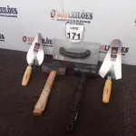 LOTE 171 - 02 COLHERES P/CONSTRUÇÃO, 01 DESEMPENADEIRA EM AÇO, 01 MARTELO DE BORRACHA 60MM E 01 MARRETA(NOVO). (NO ESTADO) ATENÇÃO! FAZER A VISITAÇÃO ANTES DE ARREMATAR, NÃO SABEMOS SE FUNCIONA. LEILÃO NÃO TEM GARANTIA E NEM DEVOLUÇÃO, SUJEITO A POSSÍVEIS AVARIAS VISÍVEIS/OCULTAS E/OU AUSÊNCIA DE COMPONENTES.
