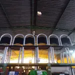 LOTE 149 - 06 CADEIRAS C/ASSENTO ALMOFADADO C/BASES DE FERRO. (NO ESTADO) ATENÇÃO! FAZER A VISITAÇÃO ANTES DE ARREMATAR, NÃO SABEMOS SE FUNCIONA. LEILÃO NÃO TEM GARANTIA E NEM DEVOLUÇÃO, SUJEITO A POSSÍVEIS AVARIAS VISÍVEIS/OCULTAS E/OU AUSÊNCIA DE COMPONENTES.