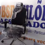 LOTE 212 - 01 CADEIRA DE ESCRITÓRIO C/BASE GIRATÓRIA NA COR PRETA. (NO ESTADO) ATENÇÃO! FAZER A VISITAÇÃO ANTES DE ARREMATAR, NÃO SABEMOS SE FUNCIONA. LEILÃO NÃO TEM GARANTIA E NEM DEVOLUÇÃO, SUJEITO A POSSÍVEIS AVARIAS VISÍVEIS/OCULTAS E/OU AUSÊNCIA DE COMPONENTES.