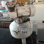 LOTE 325 - 01 COMPRESSOR ODONTOLÓGICO MARCA SCHULZ MODELO MSV6-30 C/AVARIAS. (NO ESTADO) ATENÇÃO! FAZER A VISITAÇÃO ANTES DE ARREMATAR, NÃO SABEMOS SE FUNCIONA. LEILÃO NÃO TEM GARANTIA E NEM DEVOLUÇÃO, SUJEITO A POSSÍVEIS AVARIAS VISÍVEIS/OCULTAS E/OU AUSÊNCIA DE COMPONENTES.