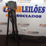 LOTE 115 - 01 TRIPÉ P/ CÂMERA FOTOGRÁFICA MARCA TOMATE. (NO ESTADO) ATENÇÃO! FAZER A VISITAÇÃO ANTES DE ARREMATAR, NÃO SABEMOS SE FUNCIONA. LEILÃO NÃO TEM GARANTIA E NEM DEVOLUÇÃO, SUJEITO A POSSÍVEIS AVARIAS VISÍVEIS/OCULTAS E/OU AUSÊNCIA DE COMPONENTES.