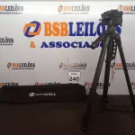 LOTE 240 - 01 TRIPÉ P/ CÂMERA FOTOGRÁFICA MARCA TOMATE. (NO ESTADO) ATENÇÃO! FAZER A VISITAÇÃO ANTES DE ARREMATAR, NÃO SABEMOS SE FUNCIONA. LEILÃO NÃO TEM GARANTIA E NEM DEVOLUÇÃO, SUJEITO A POSSÍVEIS AVARIAS VISÍVEIS/OCULTAS E/OU AUSÊNCIA DE COMPONENTES.